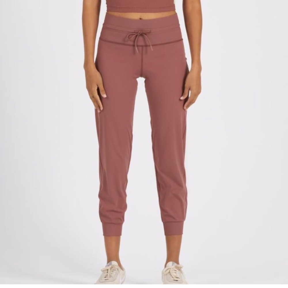 Vuori daily jogger terracotta NWT small medium